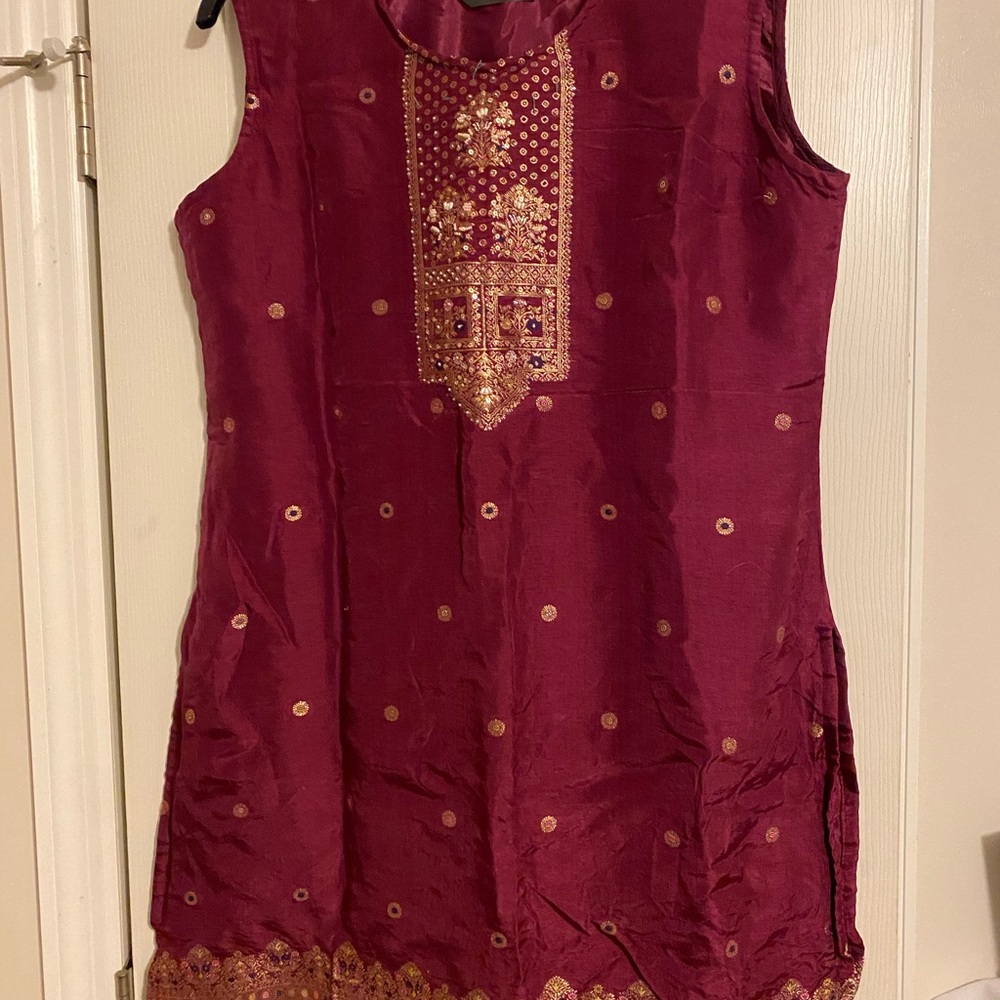 Elegant Embroidered Sleeveless Top - Red